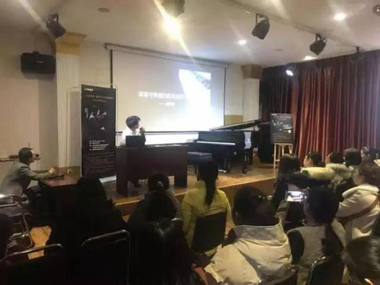 【报道】读谱与琴谱版本的选择|fun88乐天堂艺术家鲍释贤大师班洛阳站圆满结束。诤悠担