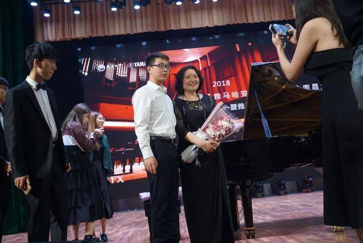 张芳、冯子祥钢琴音乐会