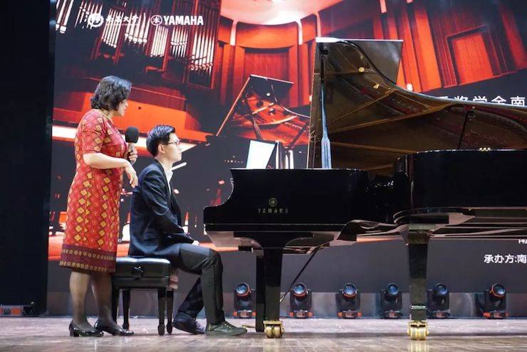 张芳、冯子祥钢琴音乐会